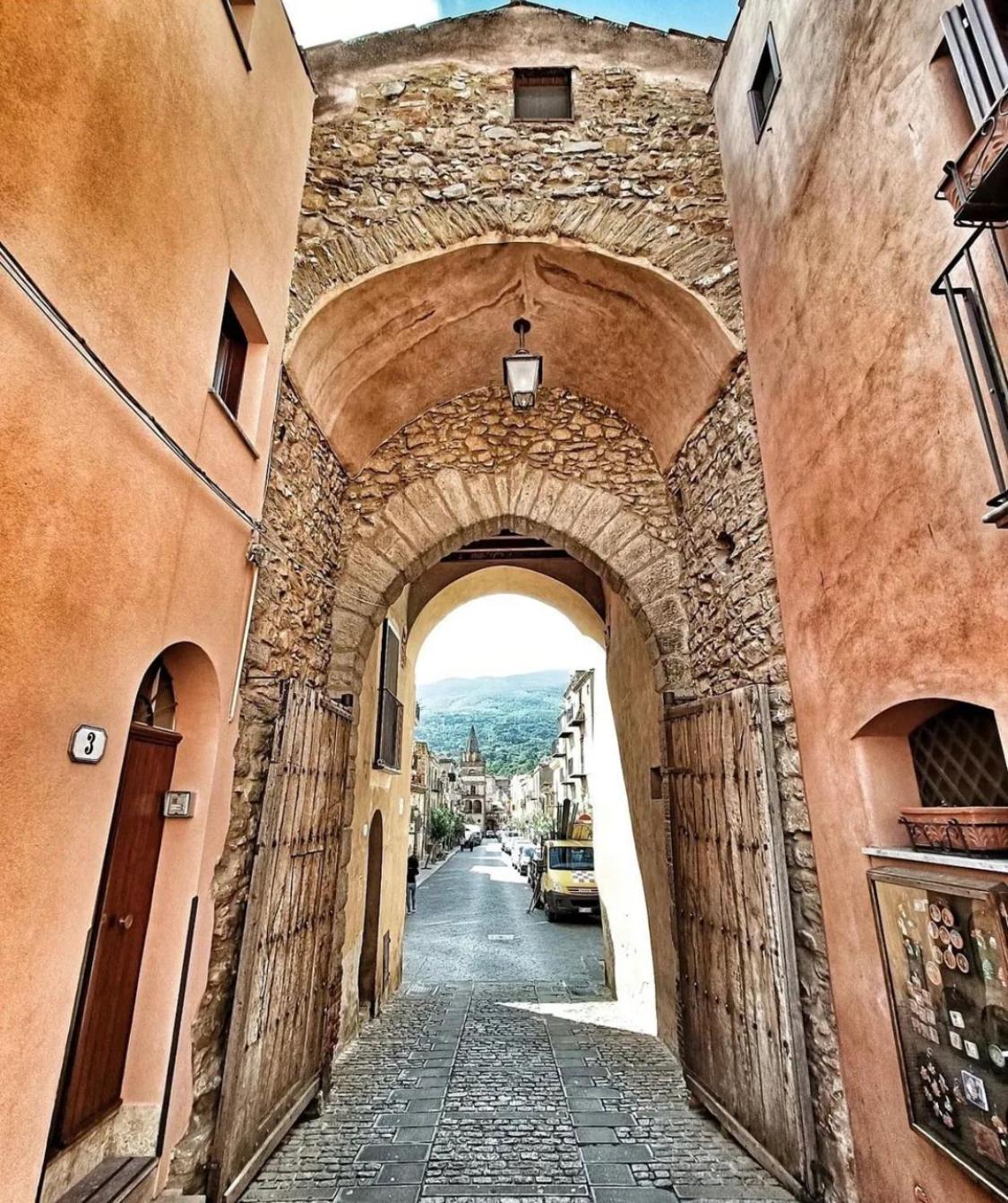Aparthotel Porta San Paolo House Castelbuono  Zewnętrze zdjęcie